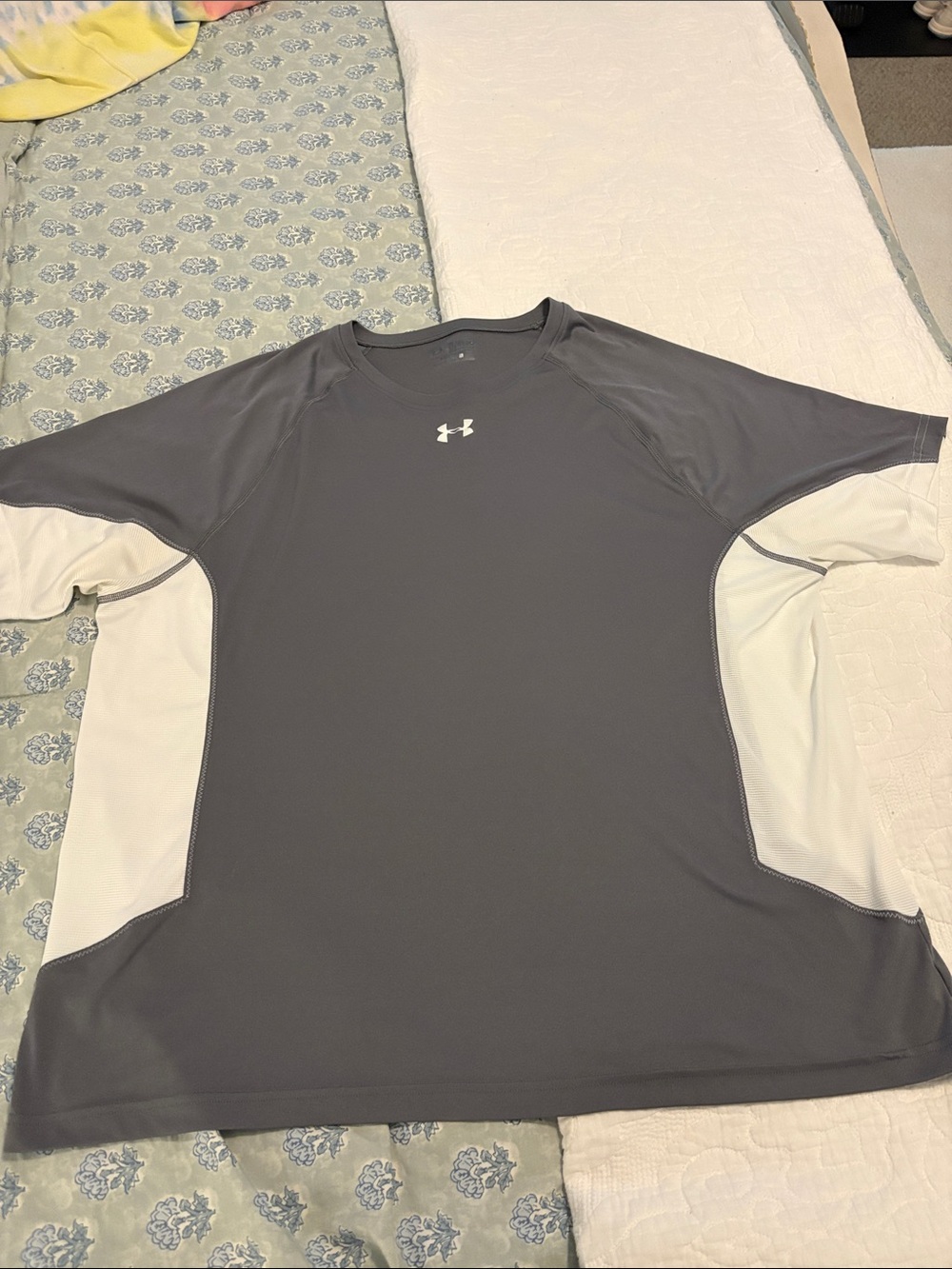 Under Armour Gray Short Sleeve Athletic Tee with White Side Panels